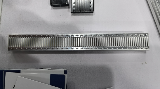 輥涂壓花鋁隔條 輥涂壓花鋁隔條